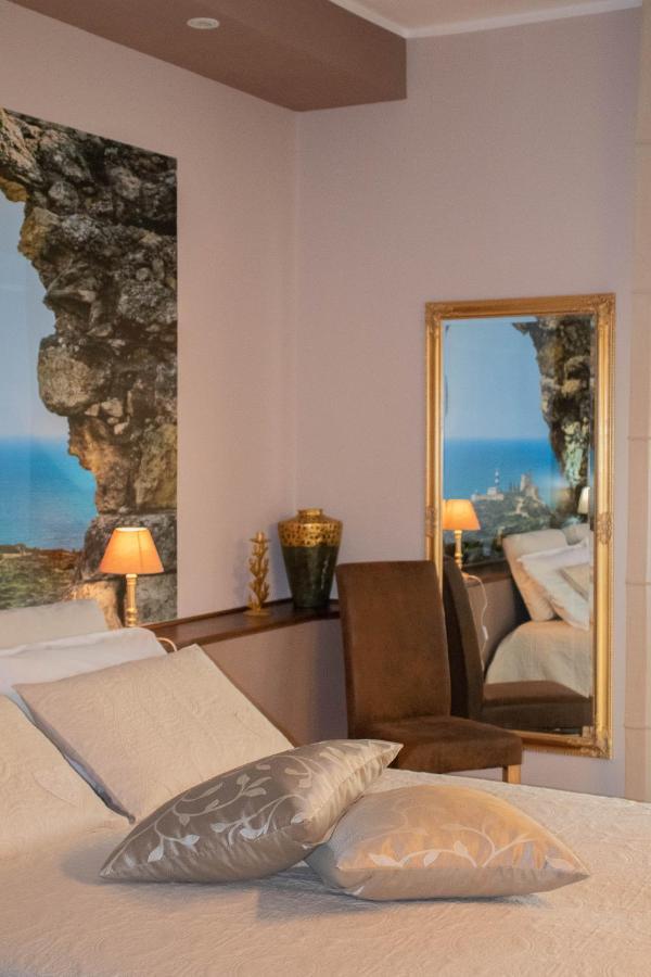 La Casa Di Adele Cagliari B&B Экстерьер фото